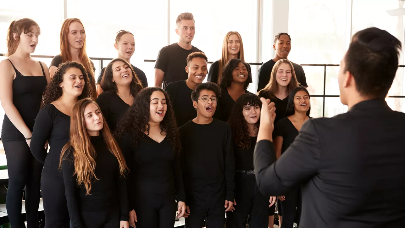 Teenage choir singing. Photo.